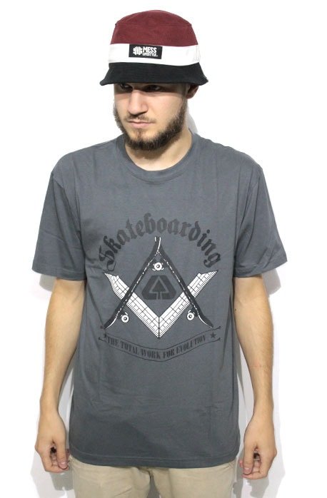 Camiseta Live Skateboards Evolution - NewSkull