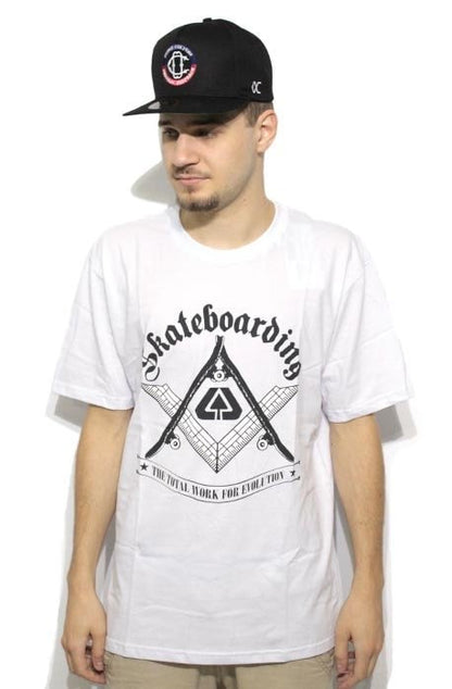 Camiseta Live Skateboards Evolution - NewSkull
