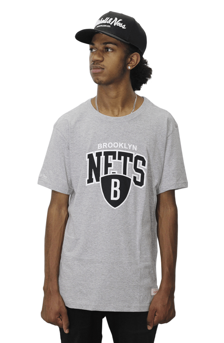 Camiseta Mitchell e Ness Brooklyn Nets Arch Cinza - NewSkull