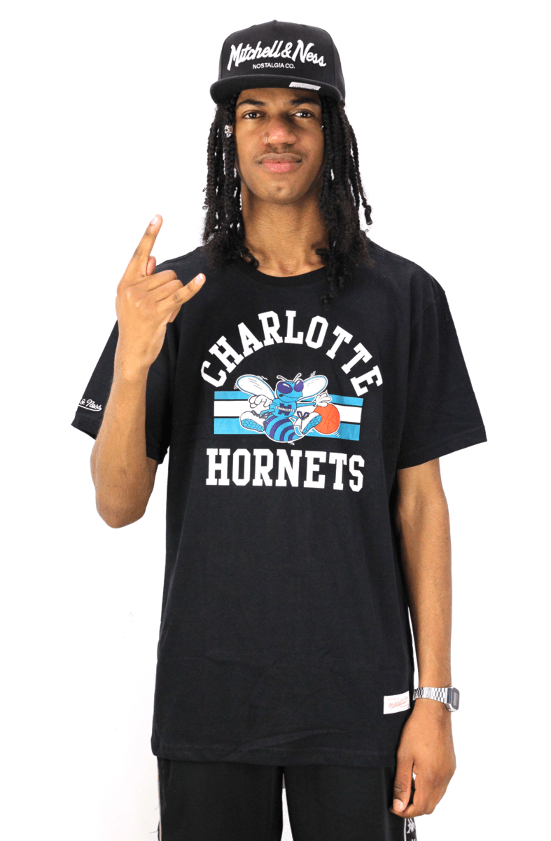 Camiseta Mitchell e Ness Charlotte Hornets Arch Preta - NewSkull