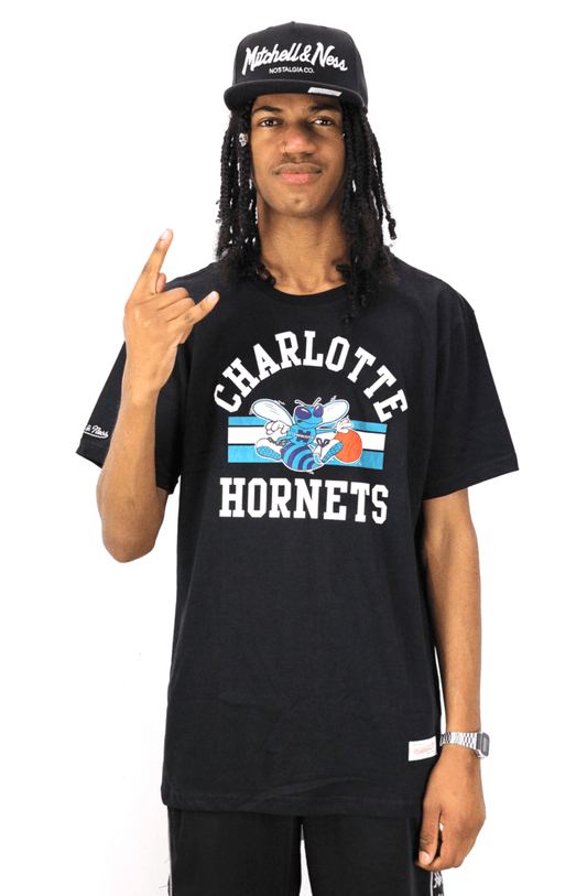 Camiseta Mitchell e Ness Charlotte Hornets Arch Preta - NewSkull