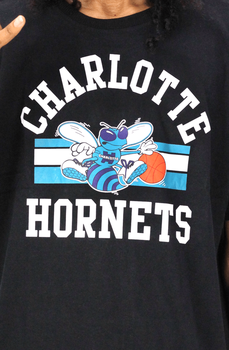 Camiseta Mitchell e Ness Charlotte Hornets Arch Preta - NewSkull
