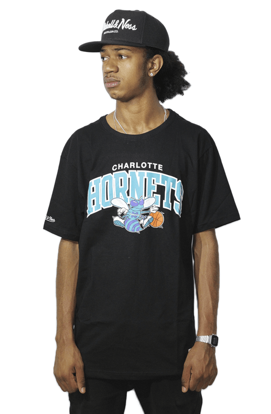 Camiseta Mitchell e Ness Charlotte Hornets Arch Preto - NewSkull
