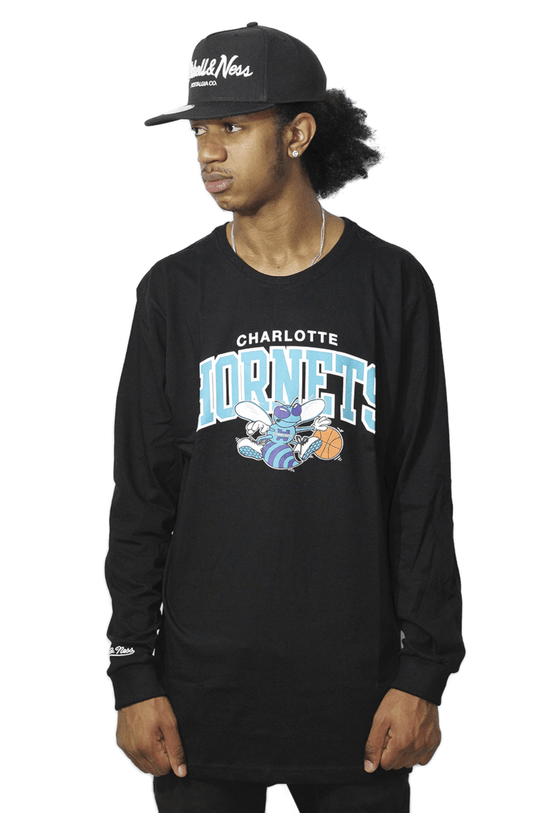 Camiseta Mitchell e Ness Charlotte Hornets Manga Longa Arch Preto - NewSkull