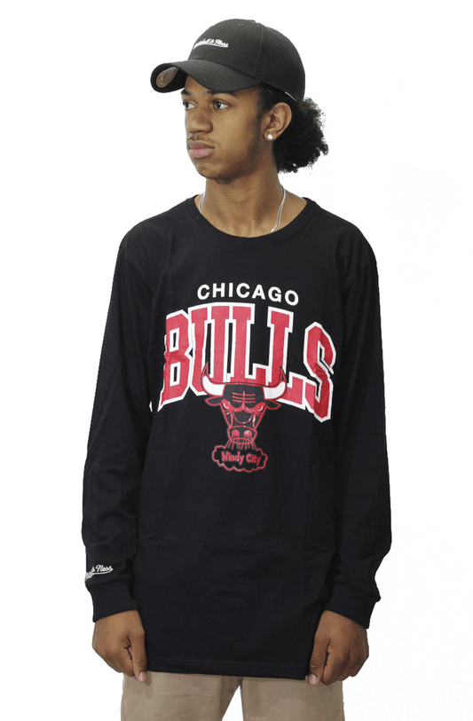 Camiseta Mitchell e Ness Chicago Bulls Arch Manga Longa Preto - NewSkull