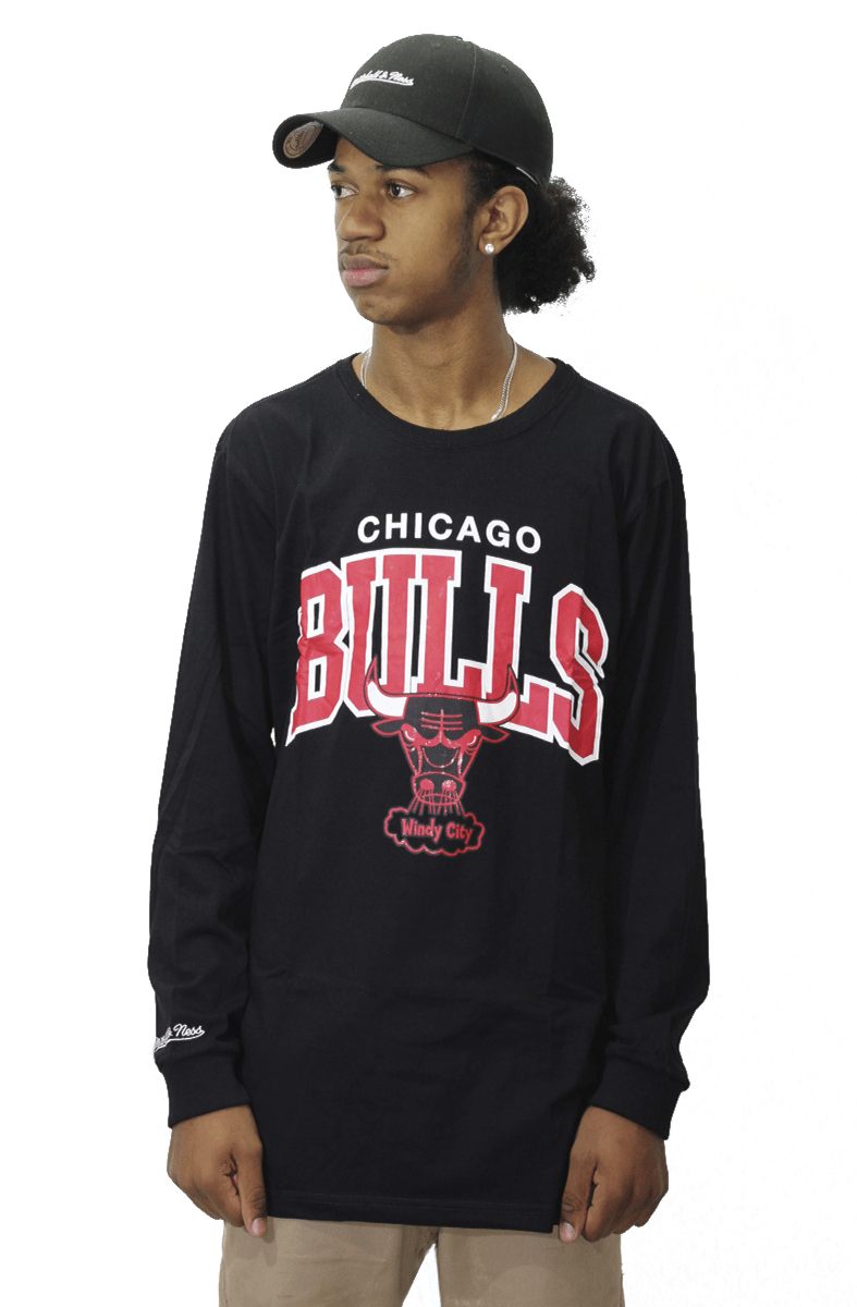 Camiseta Mitchell e Ness Chicago Bulls Arch Manga Longa Preto - NewSkull