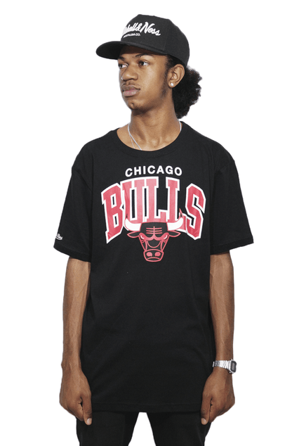 Camiseta Mitchell e Ness Chicago Bulls Arch Preto - NewSkull
