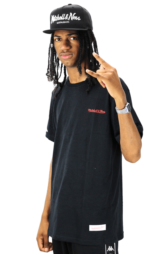 Camiseta Mitchell e Ness Front Signature Preta - NewSkull