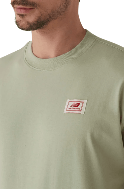 Camiseta New Balance Woven Label Verde - NewSkull