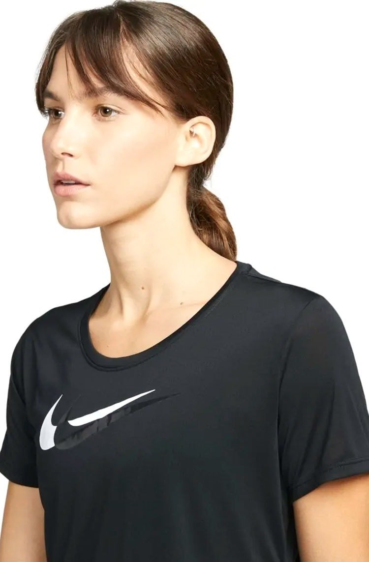 Camiseta Nike Dri - FIT Swoosh Run Feminina Preto/Branco - NewSkull