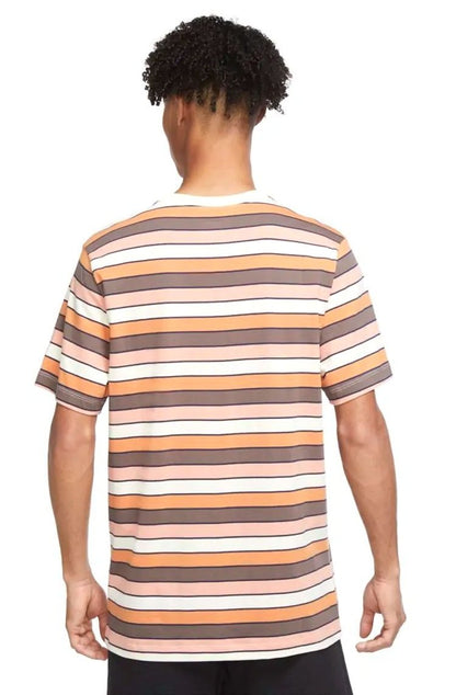 Camiseta Nike Sportswear Club Bege/Marrom - NewSkull