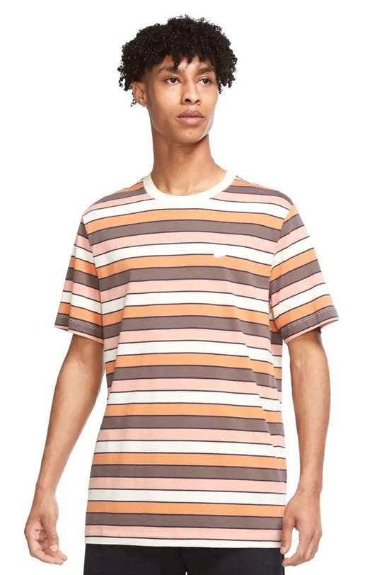 Camiseta Nike Sportswear Club Bege/Marrom - NewSkull