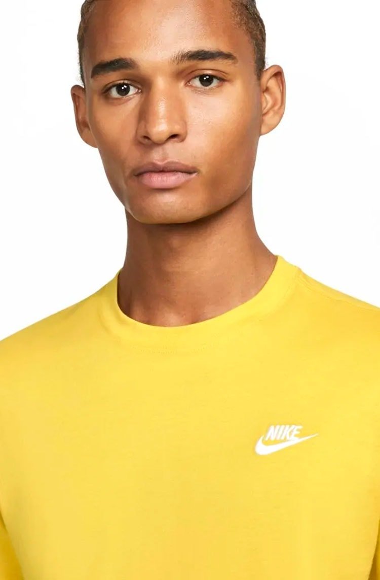 Camiseta Nike Sportswear Club Masculina Amarelo/Branco - NewSkull