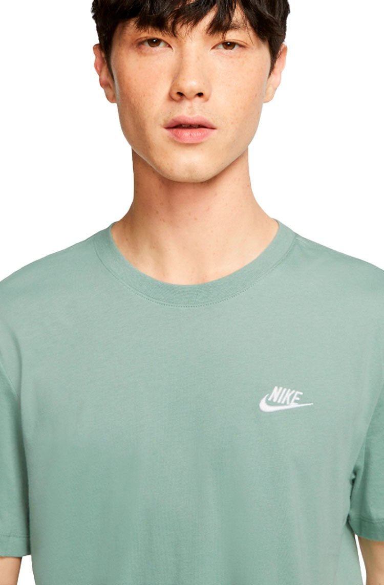 Camiseta Nike Sportswear Club Verde - NewSkull
