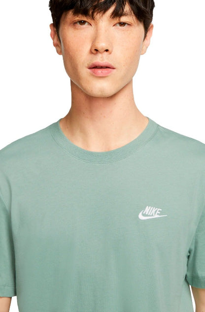 Camiseta Nike Sportswear Club Verde - NewSkull