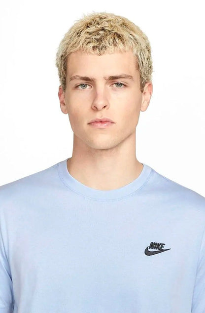 Camiseta Nike Sportswear Clube Azul/Preto - NewSkull