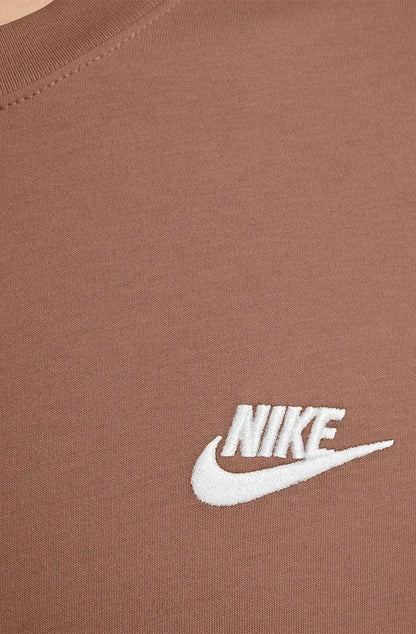 Camiseta Nike Sportswear Clube Marrom/Branco - NewSkull