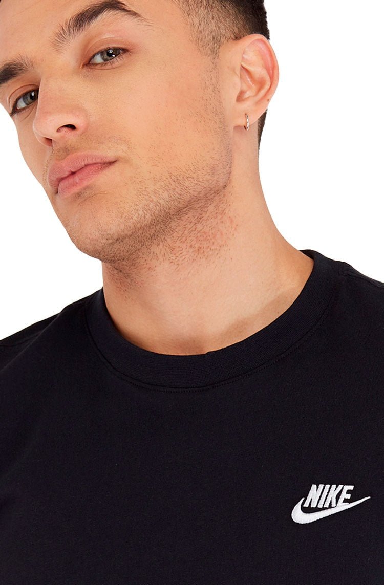 Camiseta Nike Sportswear Clube Preta/Branca - NewSkull