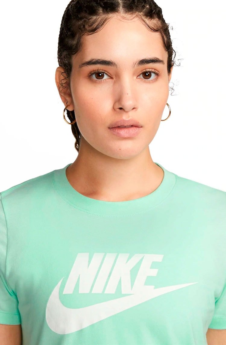 Camiseta Nike Sportswear Essential Icon Futura Feminina Verde Agua - NewSkull