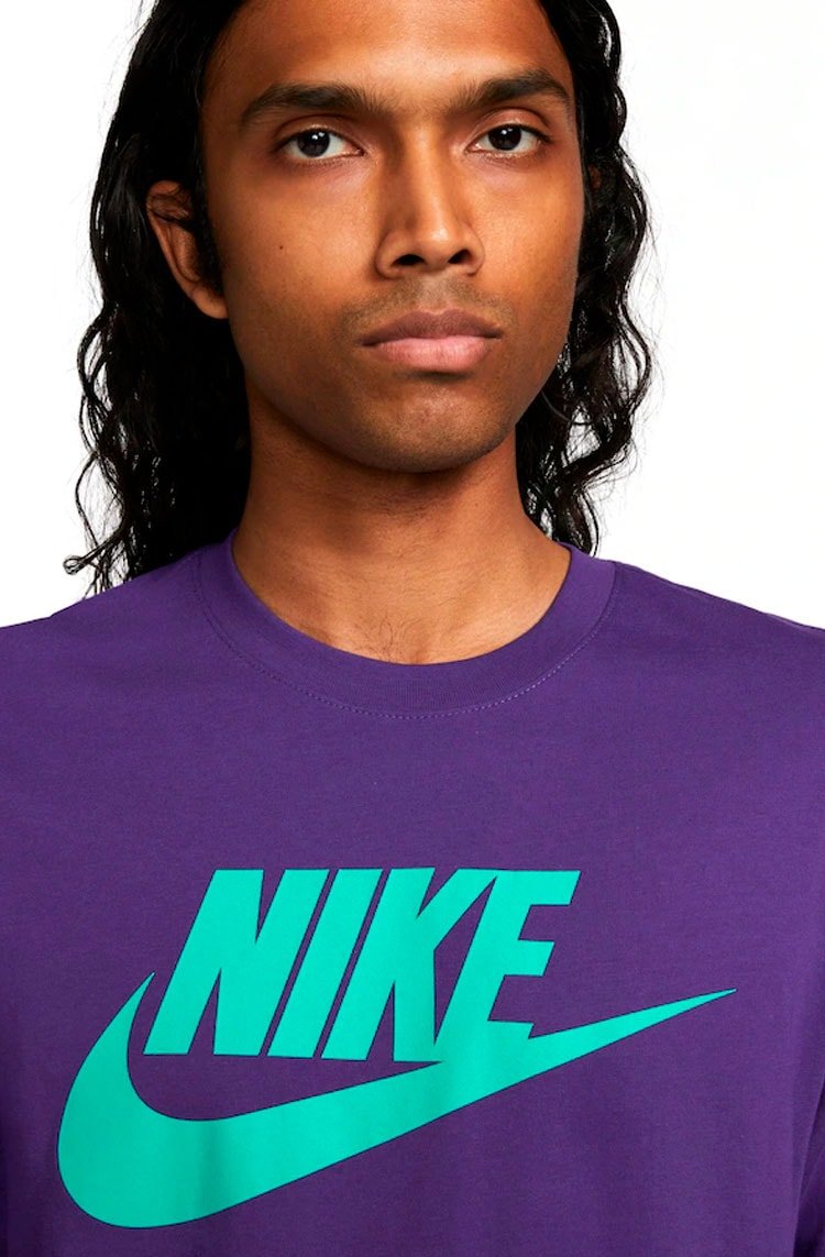 Camiseta Nike Sportswear Icon Futura Masculina Roxo/Verde - NewSkull