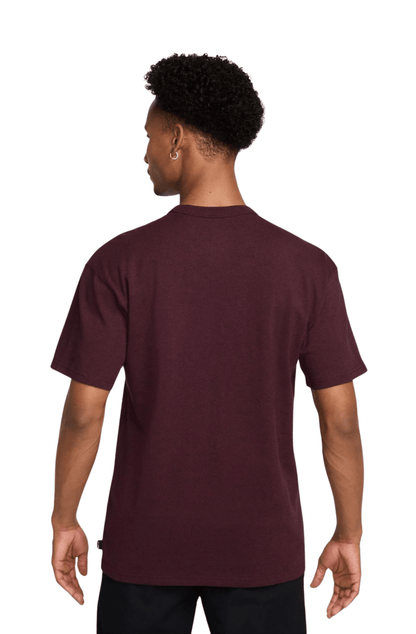 Camiseta Nike Sportswear Premium Essentials Bordo - NewSkull
