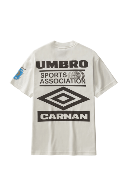 Camiseta Umbro x Carnan Sports Association Off-White/Preto - NewSkull