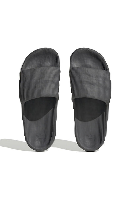 Chinelo Adidas Adilette 22 Cinza Escuro - NewSkull