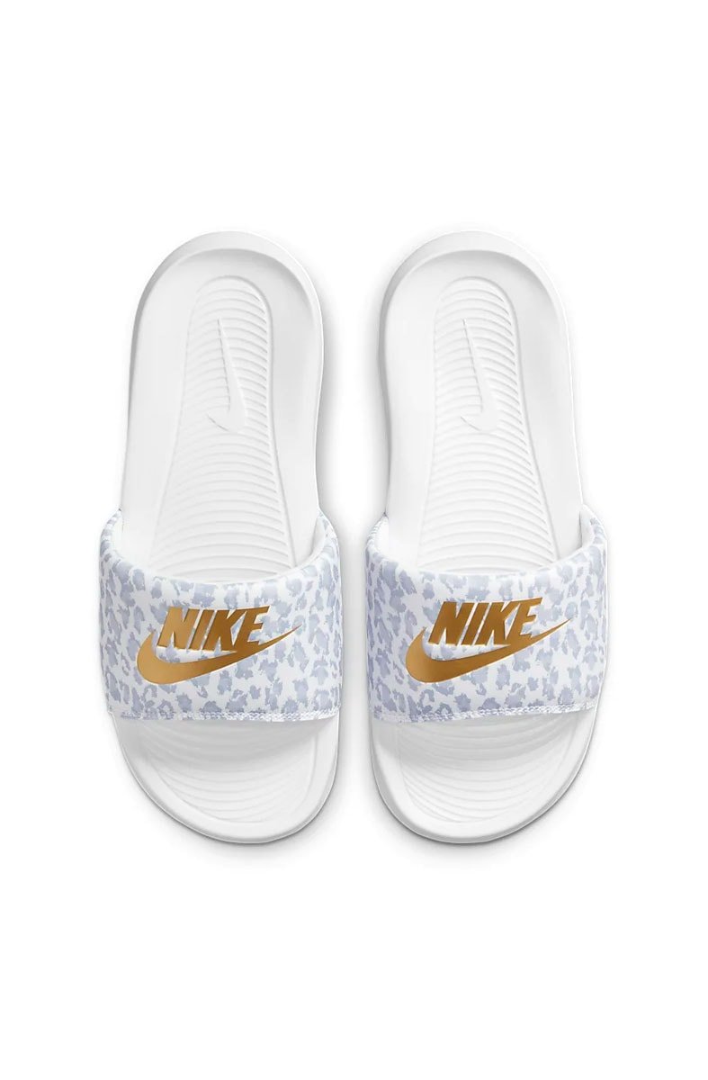 Chinelo Nike Victori One Feminino Branco/Cinza/Dourado - NewSkull