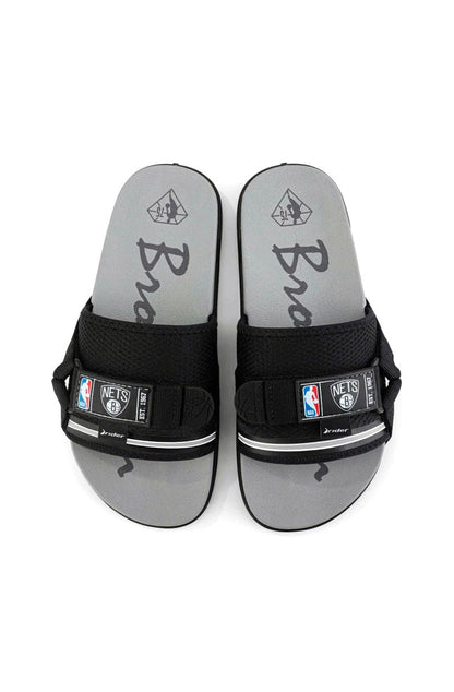 Chinelo Rider Slide NX NBA Brooklin Nets Preto/Cinza - NewSkull