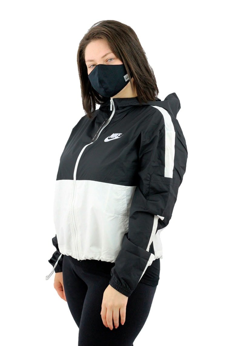 Jaqueta NIKE Corta Vento Capuz Sportswear Feminina Preta/Branco - NewSkull