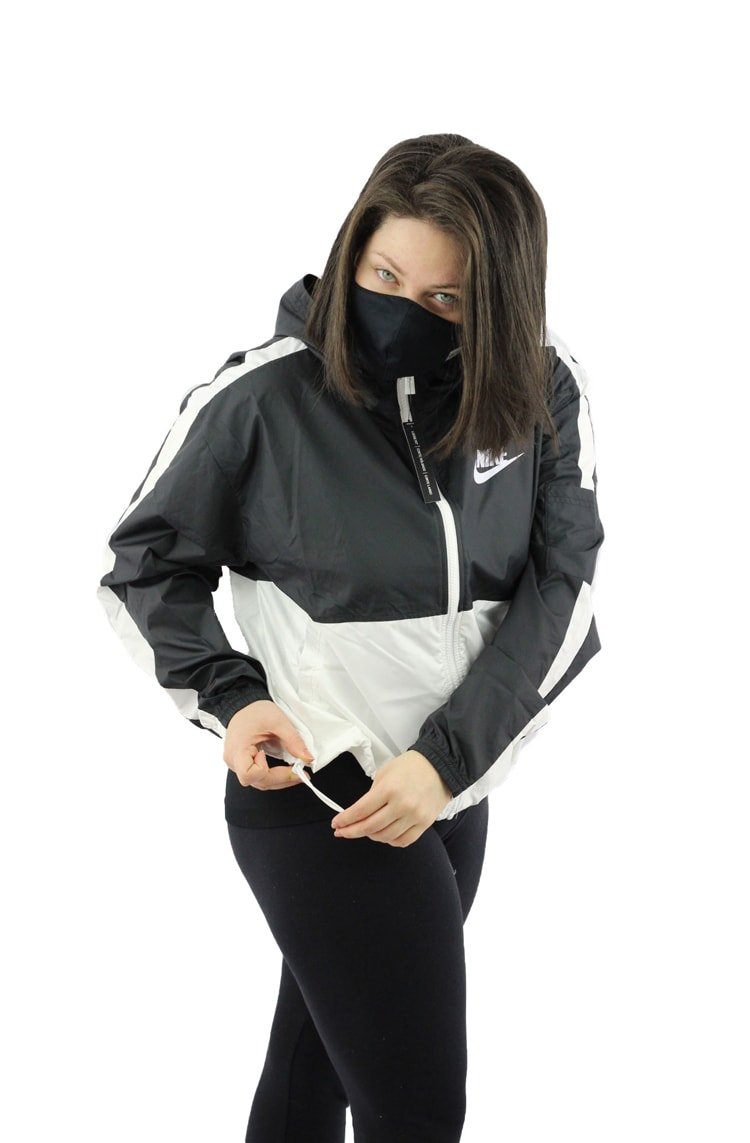 Jaqueta NIKE Corta Vento Capuz Sportswear Feminina Preta/Branco - NewSkull