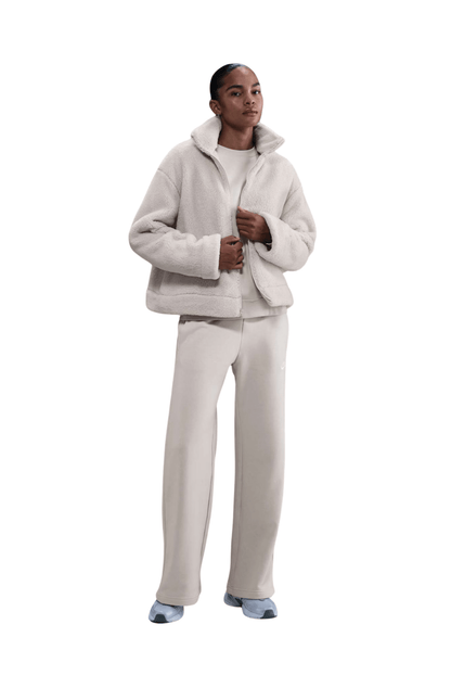 Jaqueta Nike Sportswear Essential Sherpa Oversized Feminino Bege - NewSkull