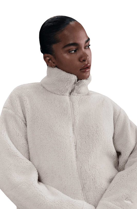 Jaqueta Nike Sportswear Essential Sherpa Oversized Feminino Bege - NewSkull