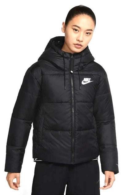 Jaqueta Nike Sportswear Therma - FIT Repel Feminina Preto/Branco - NewSkull