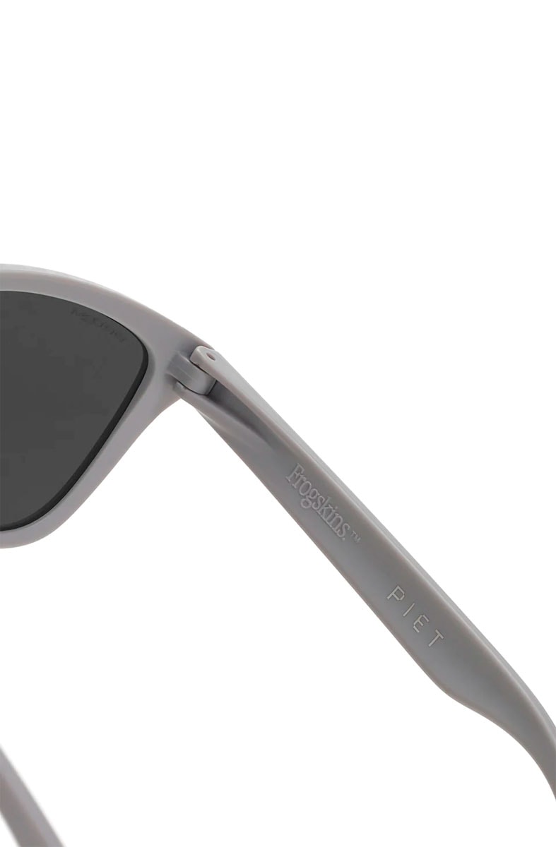 Óculos Piet x Oakley Frogskins PIET MTTCoolgray W/ Prizm Grey+ - NewSkull