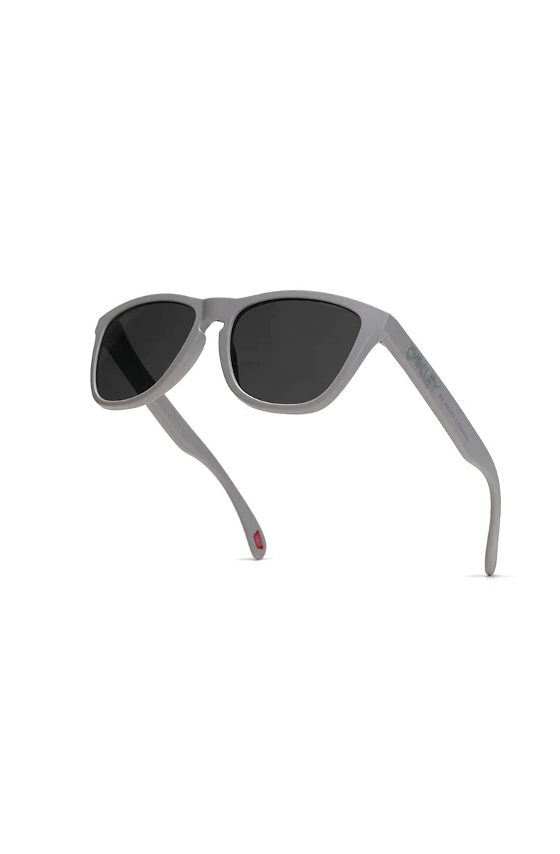 Óculos Piet x Oakley Frogskins PIET MTTCoolgray W/ Prizm Grey+ - NewSkull