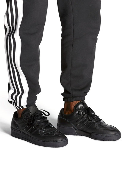 Tênis Adidas Rivalry Low Preto/Preto - NewSkull