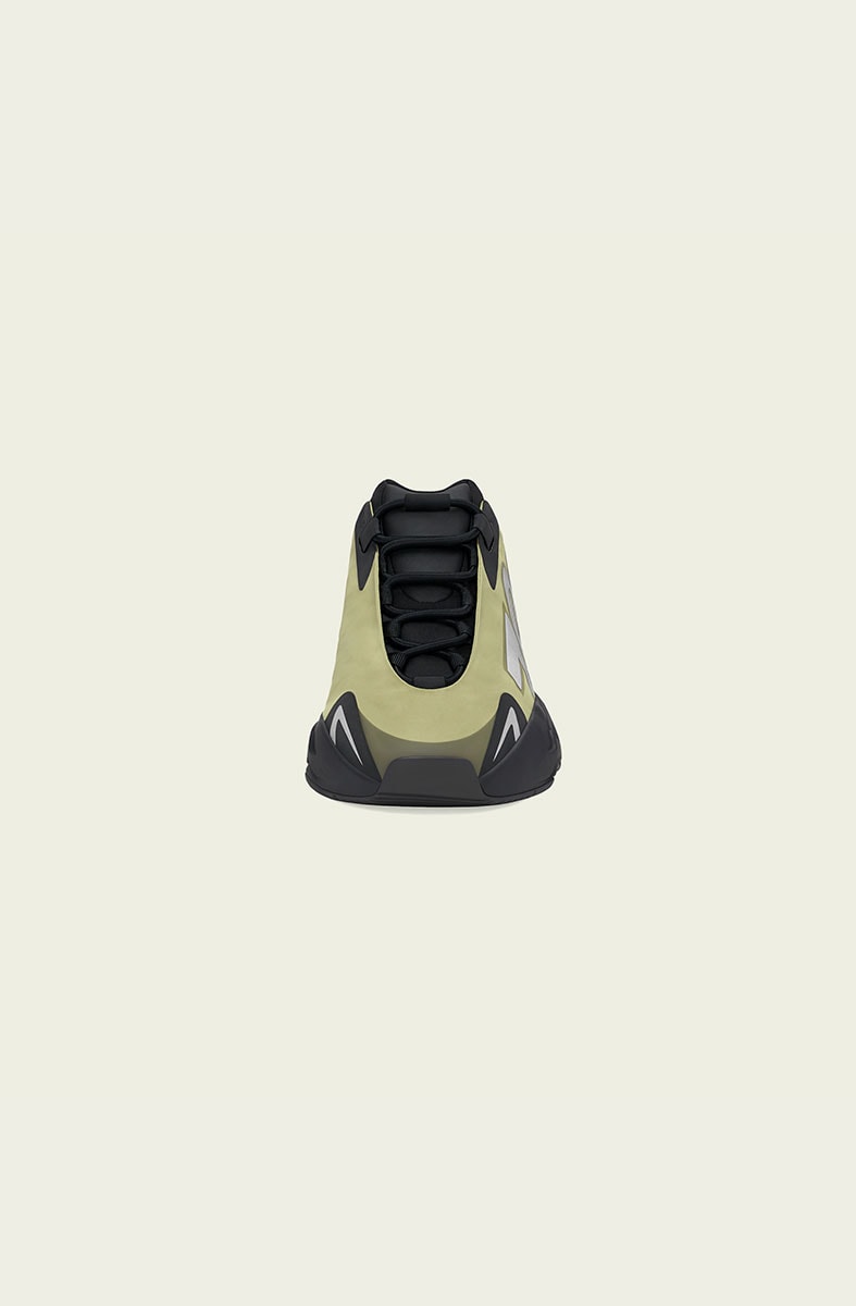 Tênis Adidas Yeezy 700 MNVN Resin - NewSkull