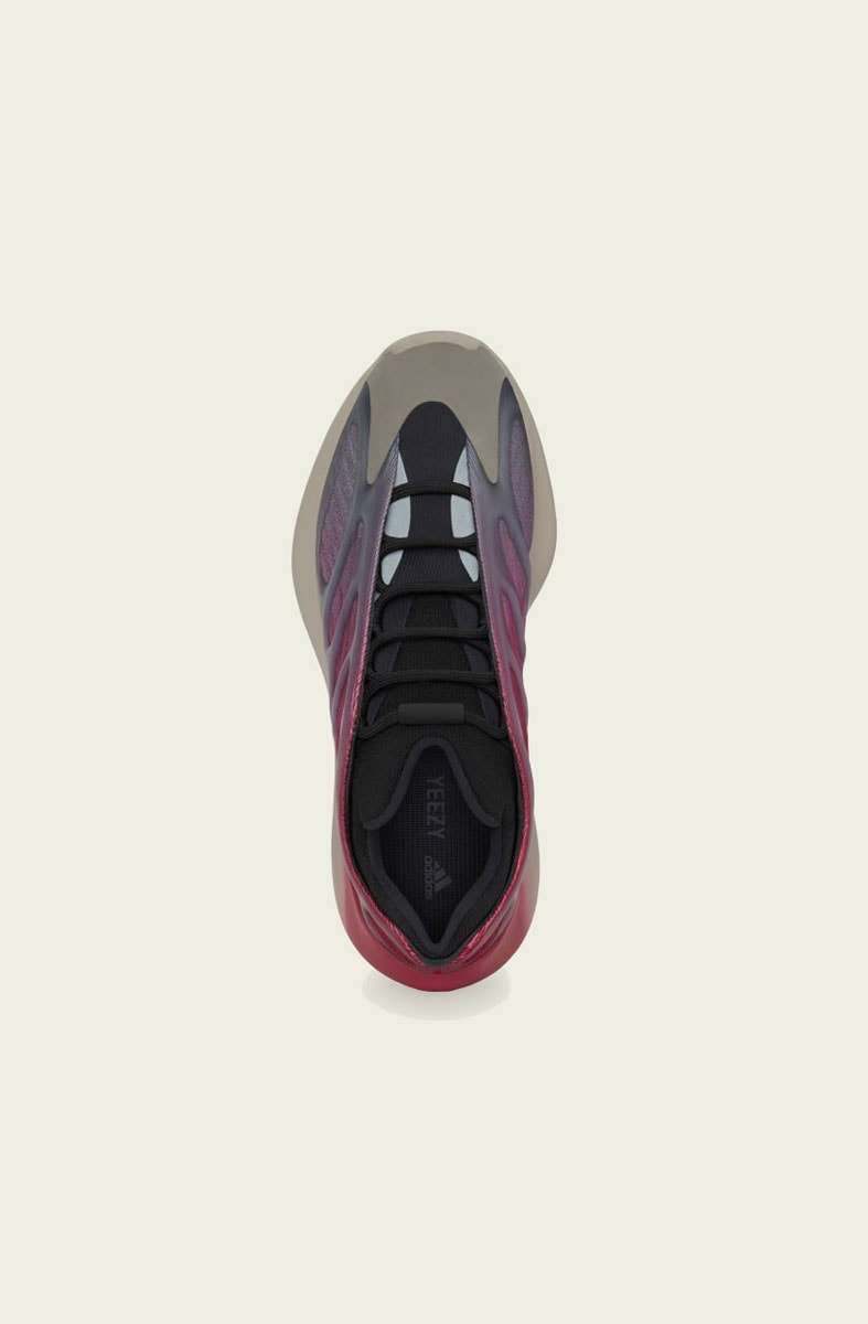 Tênis Adidas Yeezy 700 V3 Fade Carbon - NewSkull