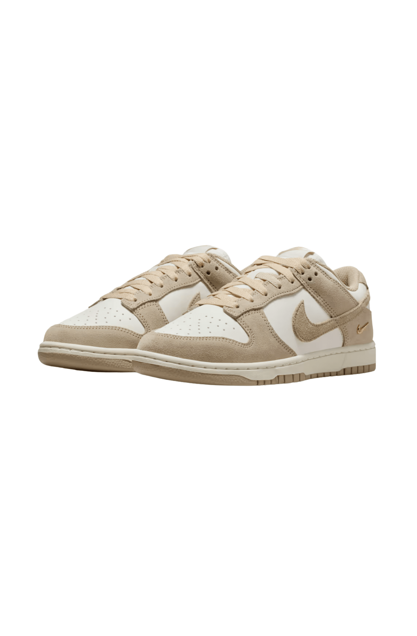 Tênis Nike Dunk Low SE Feminino Bege/Branco IO4244 - 101 - NewSkull
