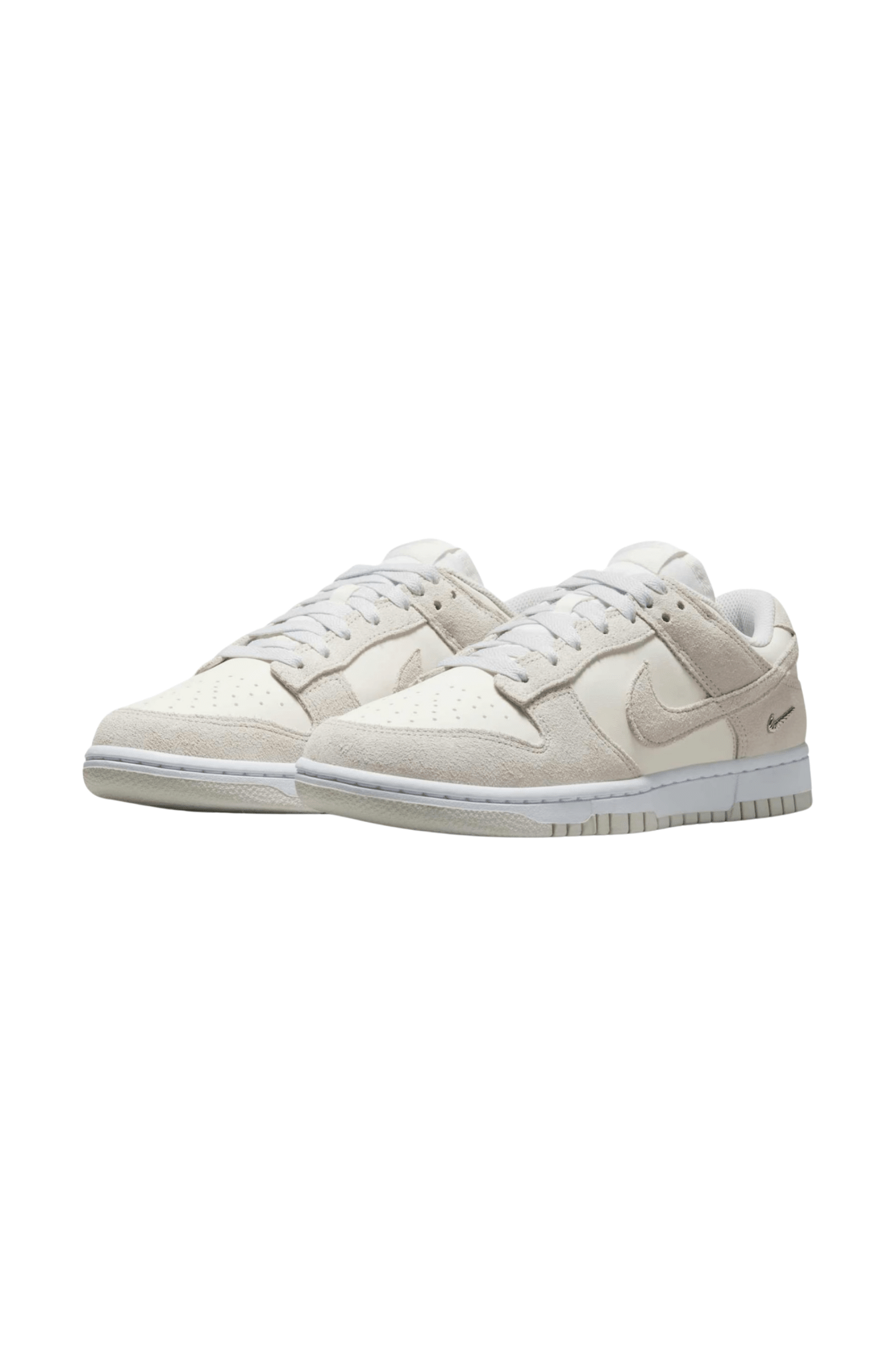 Tênis Nike Dunk Low SE Feminino Bege/Branco IO4244-105 - NewSkull
