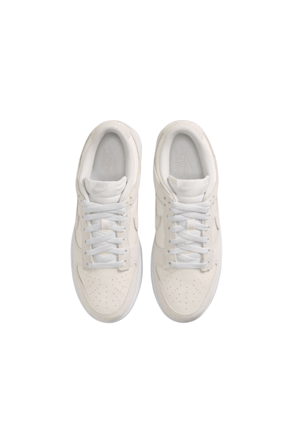 Tênis Nike Dunk Low SE Feminino Bege/Branco IO4244-105 - NewSkull
