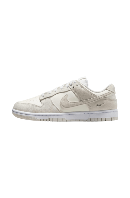Tênis Nike Dunk Low SE Feminino Bege/Branco IO4244-105 - NewSkull