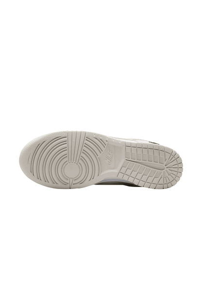 Tênis Nike Dunk Low SE Feminino Bege/Branco IO4244-105 - NewSkull
