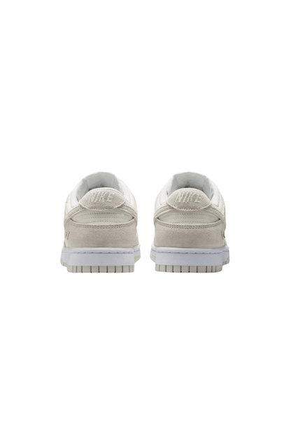 Tênis Nike Dunk Low SE Feminino Bege/Branco IO4244-105 - NewSkull