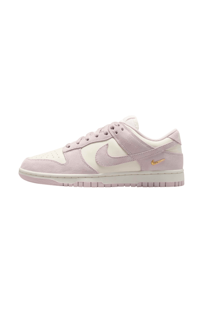 Tênis Nike Dunk Low SE Feminino Rosa/Branco IO4244 - 100 - NewSkull