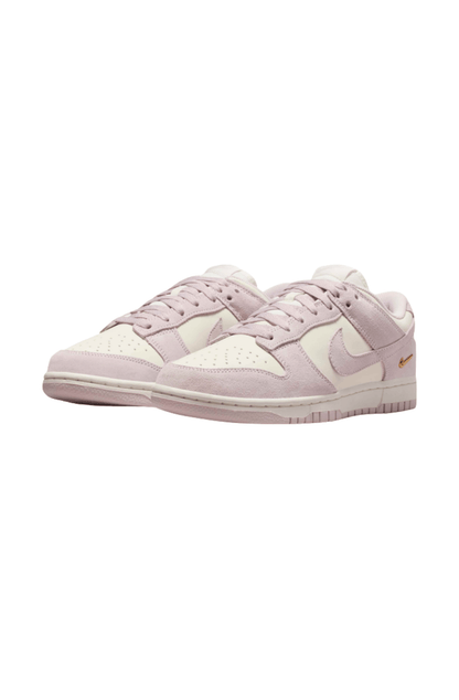 Tênis Nike Dunk Low SE Feminino Rosa/Branco IO4244 - 100 - NewSkull