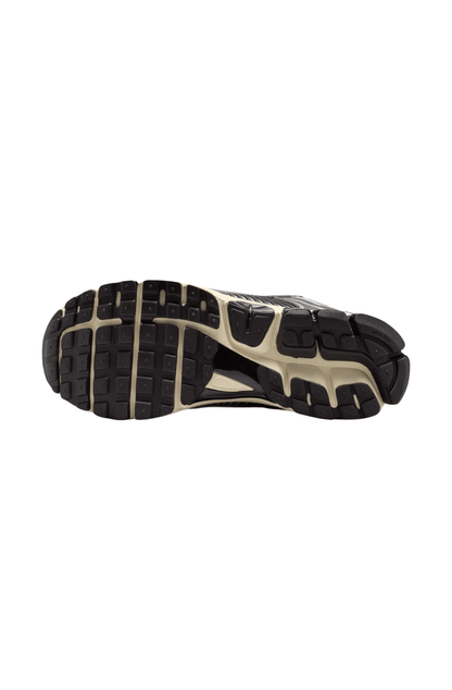 Tênis Nike Zoom Vomero 5 Black and Metallic Silver Preto/Prata IM3486 - 003 - NewSkull