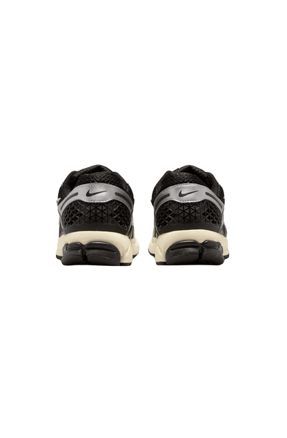 Tênis Nike Zoom Vomero 5 Black and Metallic Silver Preto/Prata IM3486 - 003 - NewSkull