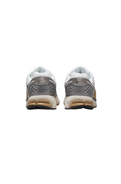 Tênis Nike Zoom Vomero 5 Masculino Bege/Marrom/Branco FJ4151 - 006 - NewSkull